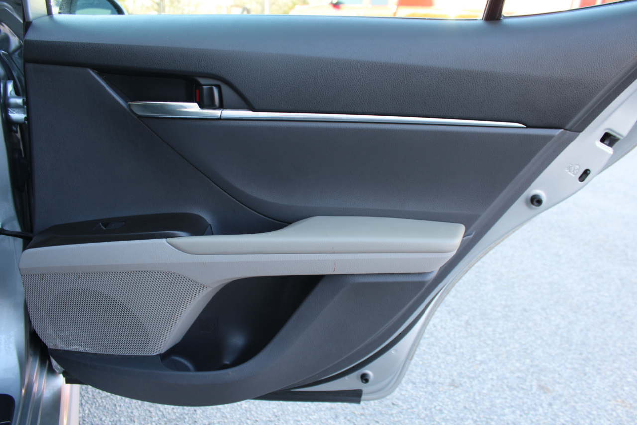 Toyota Camry SE 2021