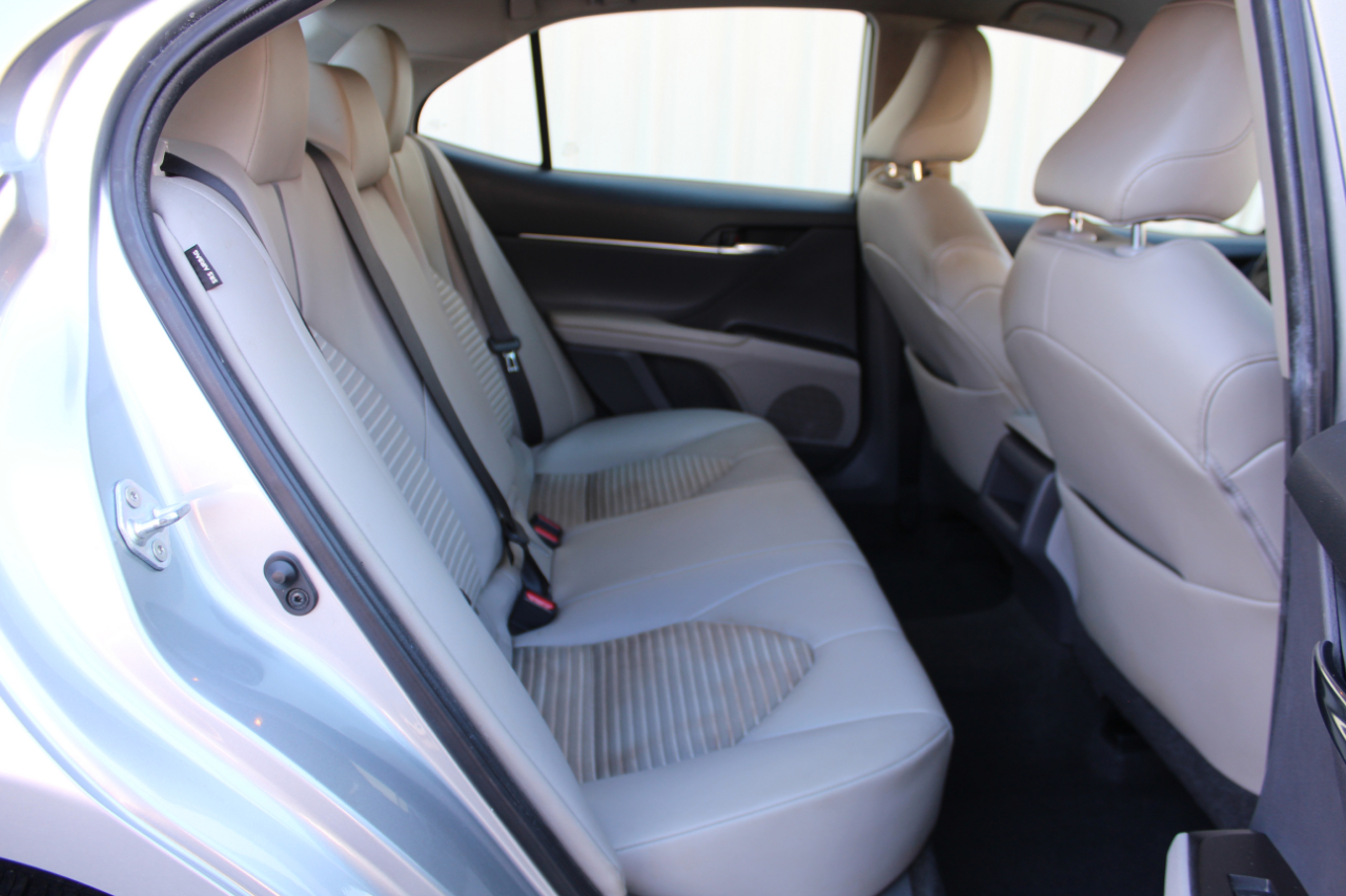 Toyota Camry SE 2021