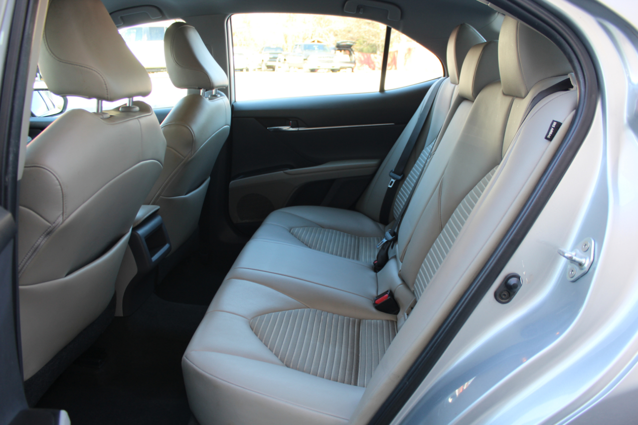 Toyota Camry SE 2021