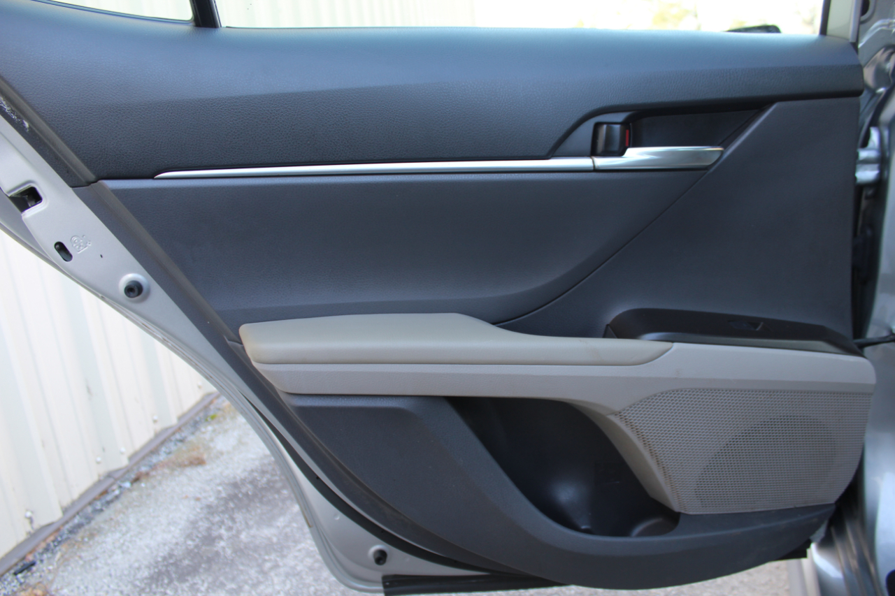 Toyota Camry SE 2021