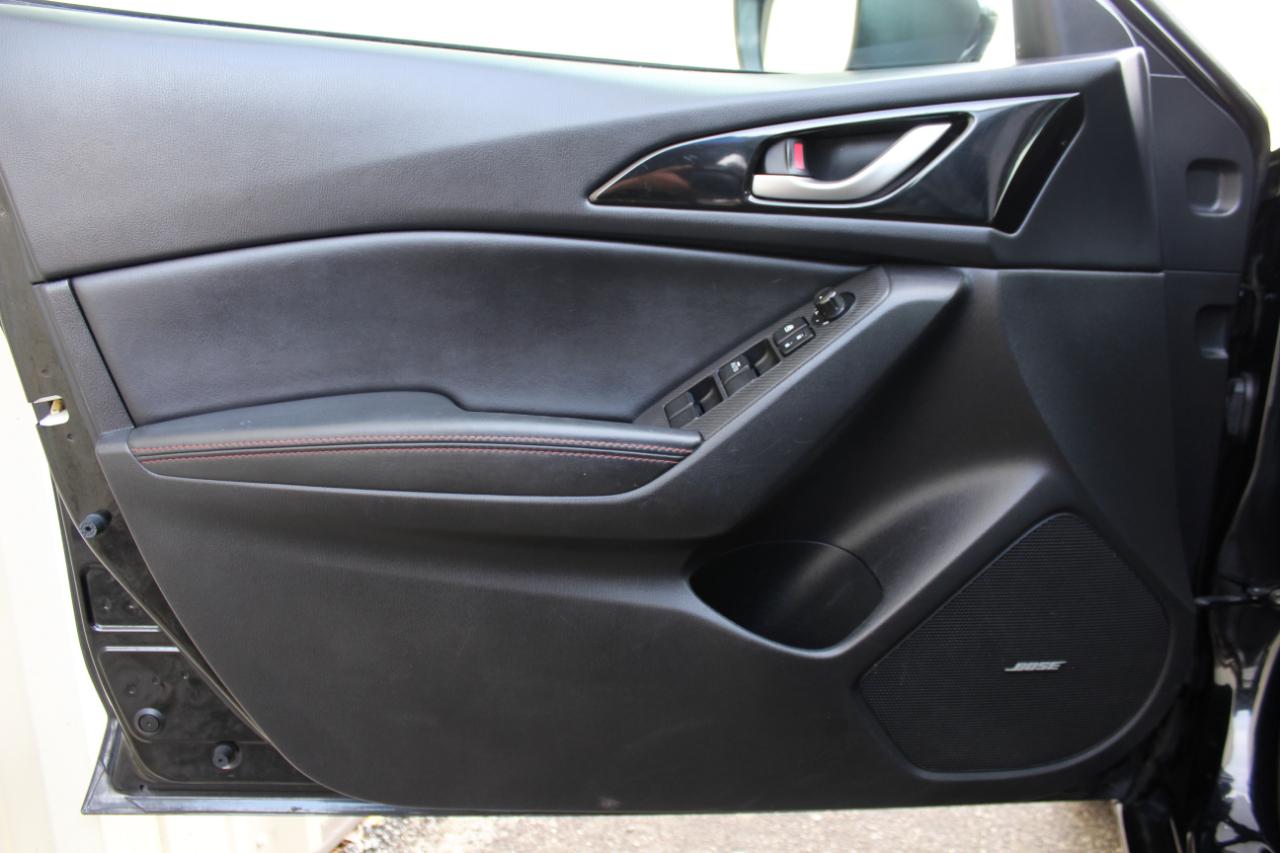 Mazda MAZDA3 i SE MT 5-Door 2016