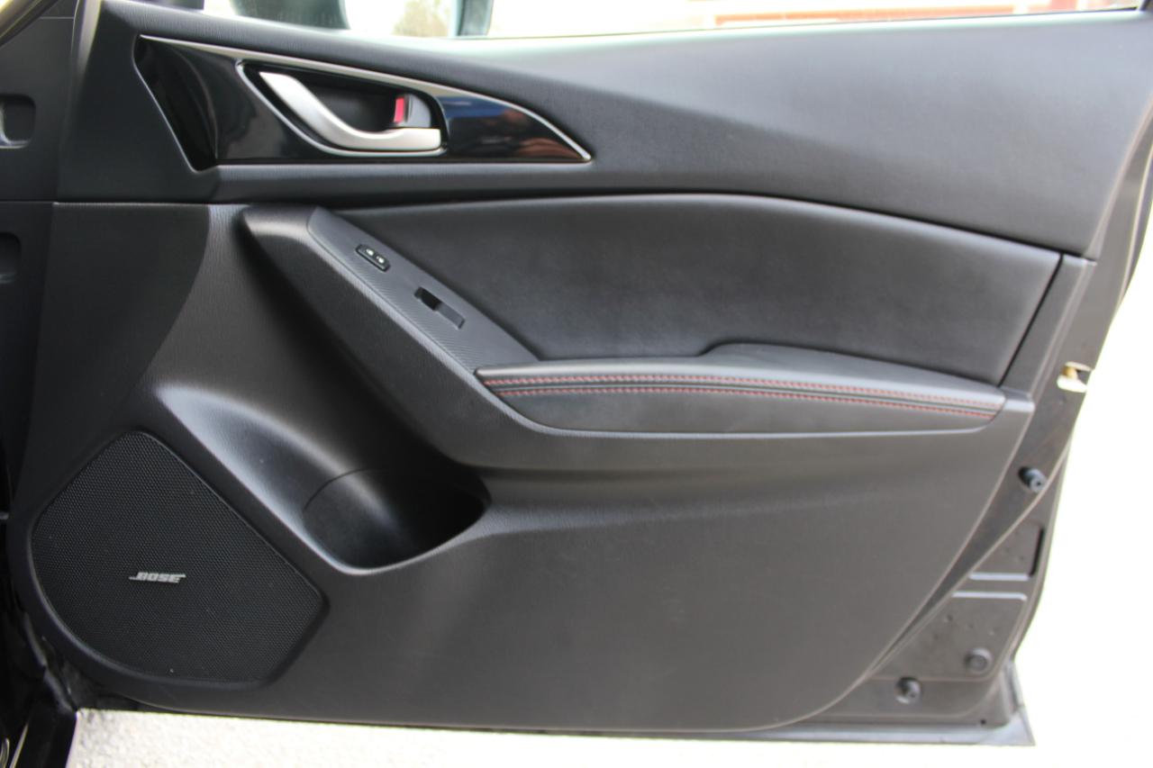 Mazda MAZDA3 i SE MT 5-Door 2016