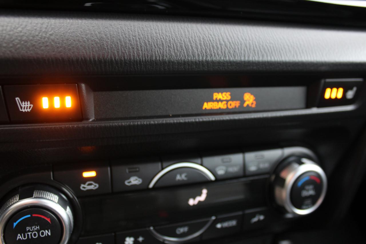 Mazda MAZDA3 i SE MT 5-Door 2016