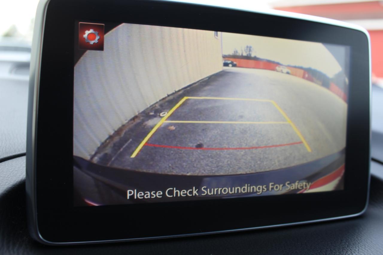 Mazda MAZDA3 i SE MT 5-Door 2016