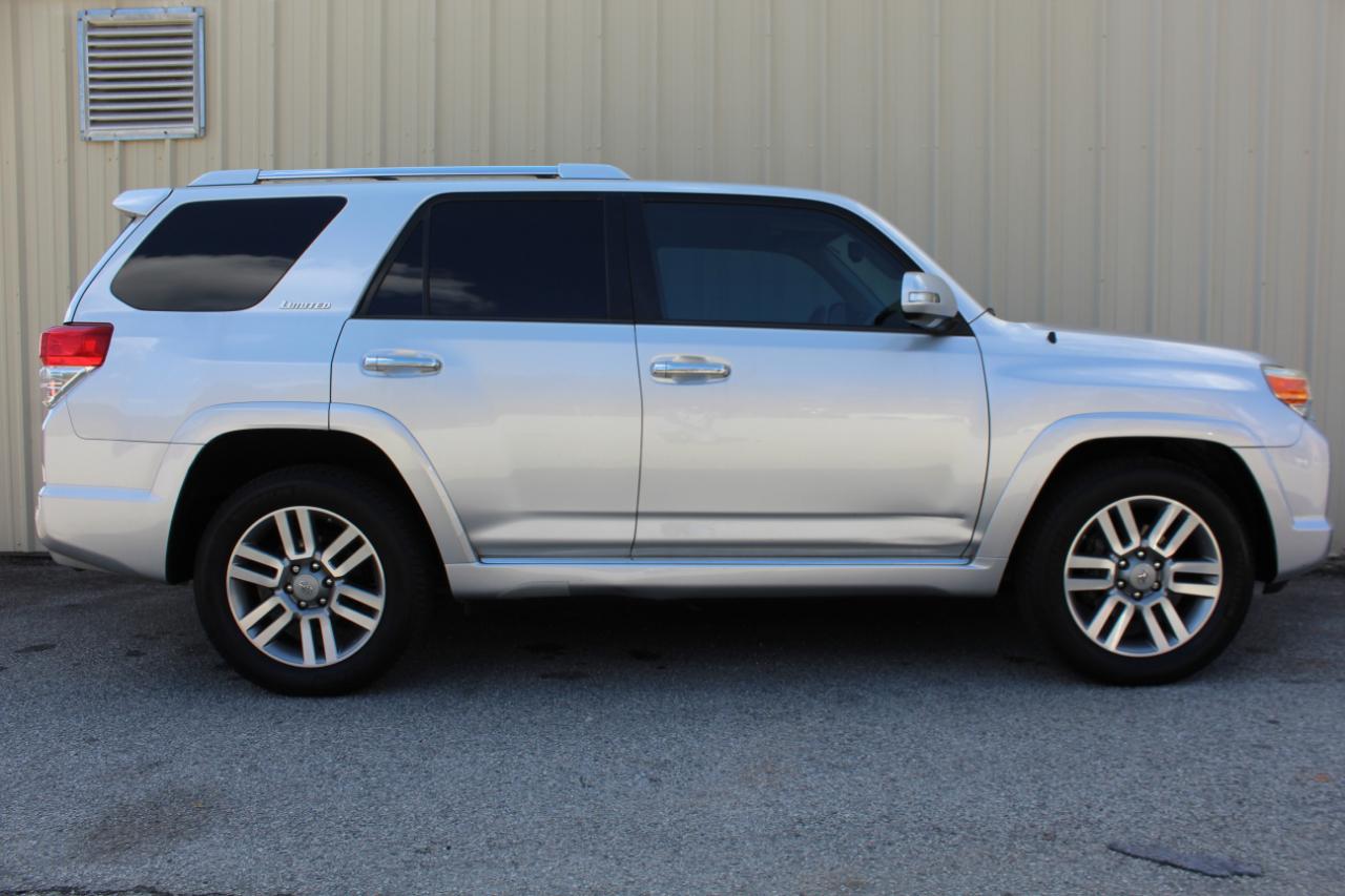 Toyota 4Runner Limited 2WD V6 2011