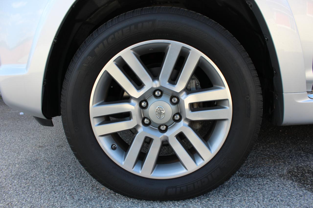 Toyota 4Runner Limited 2WD V6 2011