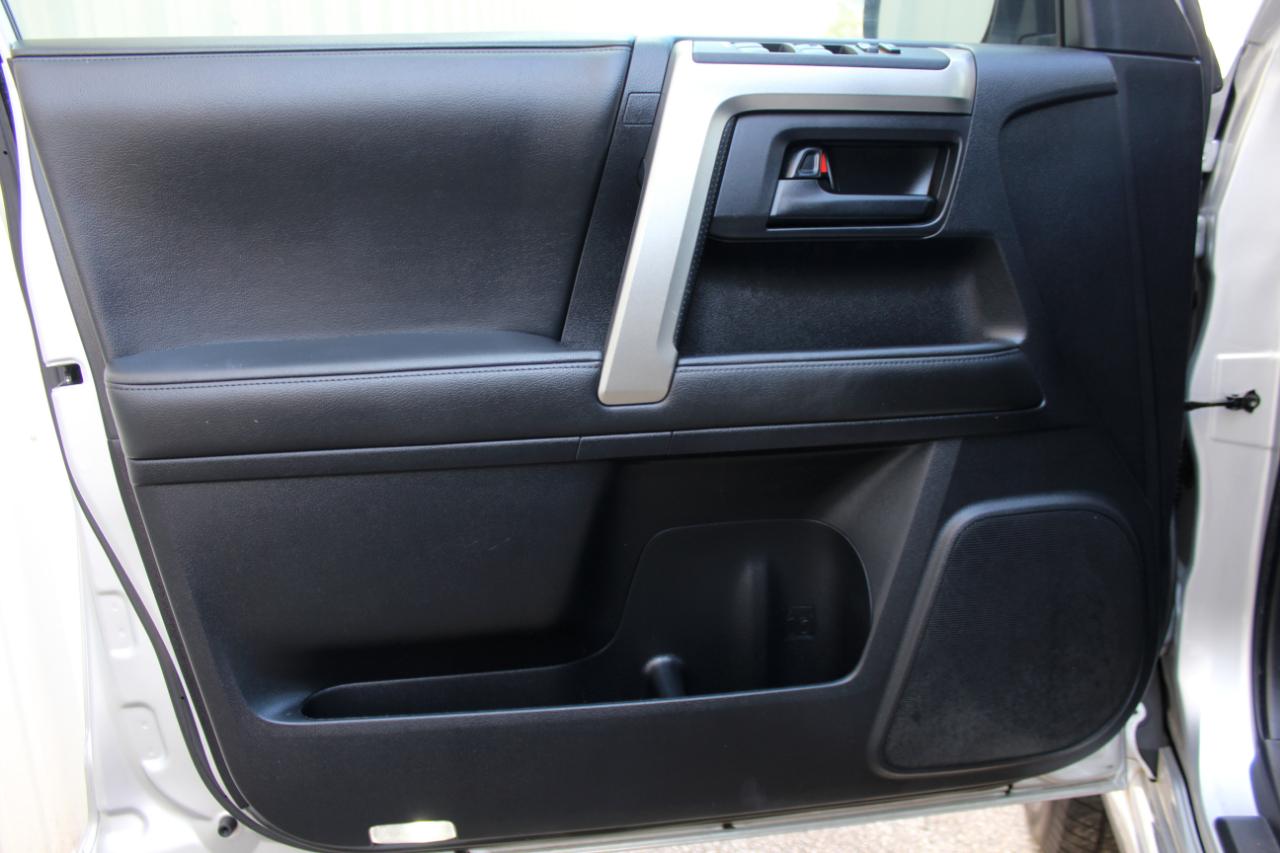 Toyota 4Runner Limited 2WD V6 2011