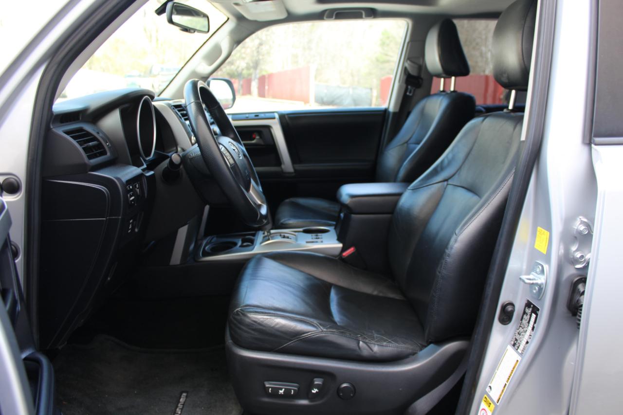 Toyota 4Runner Limited 2WD V6 2011