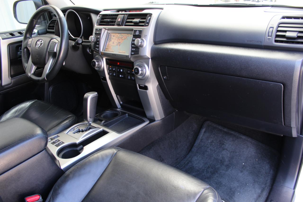 Toyota 4Runner Limited 2WD V6 2011