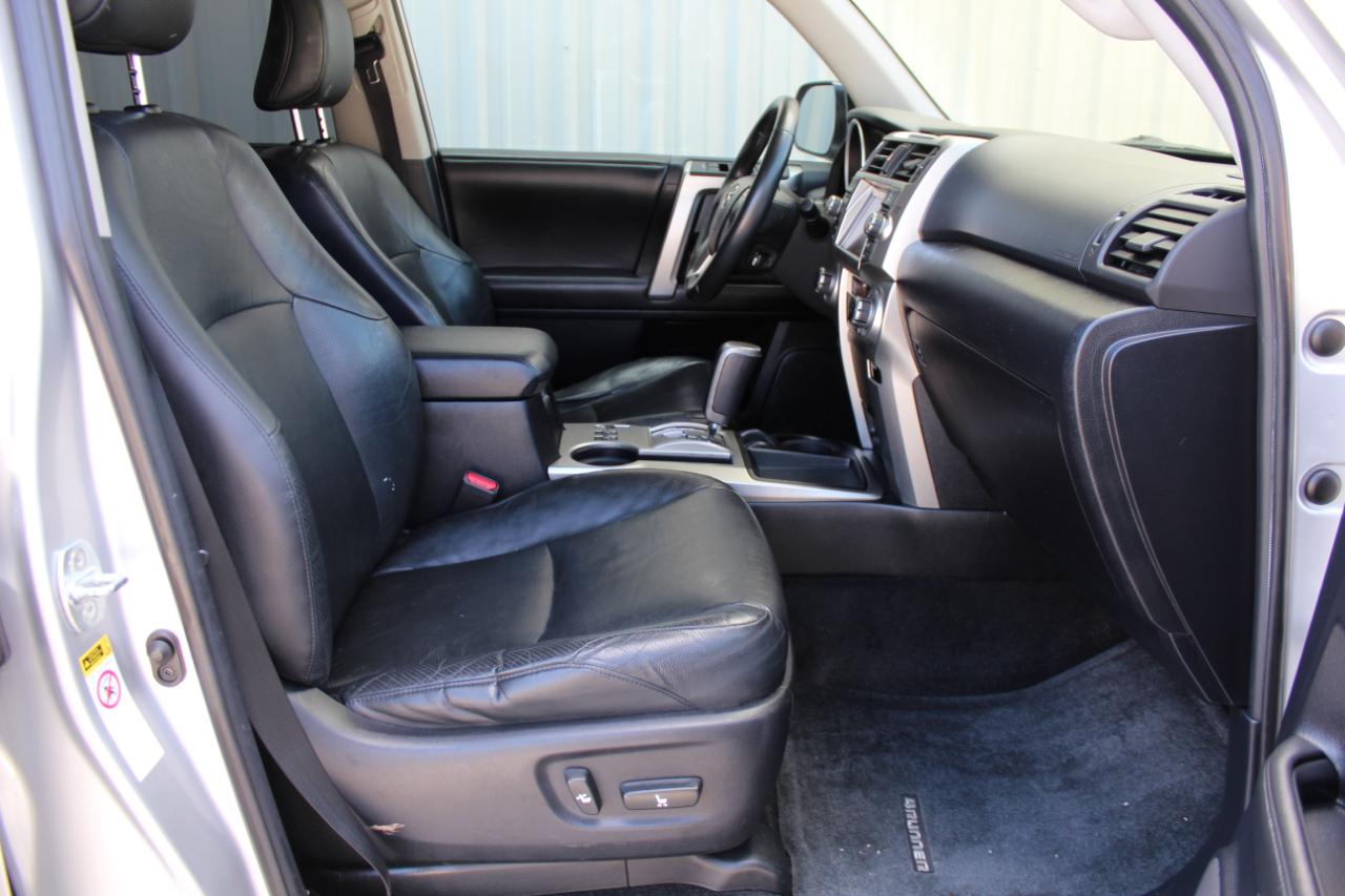 Toyota 4Runner Limited 2WD V6 2011