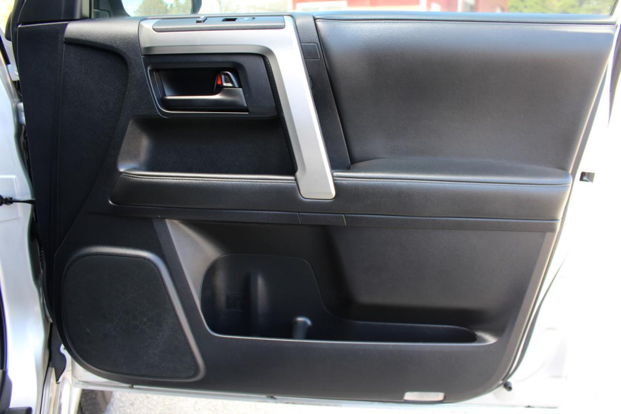 Toyota 4Runner Limited 2WD V6 2011