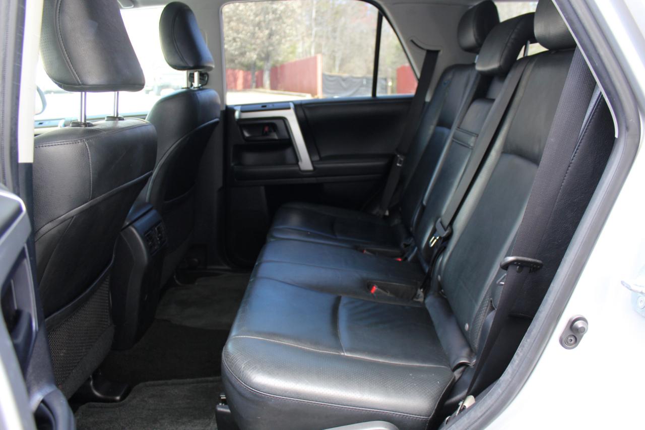 Toyota 4Runner Limited 2WD V6 2011