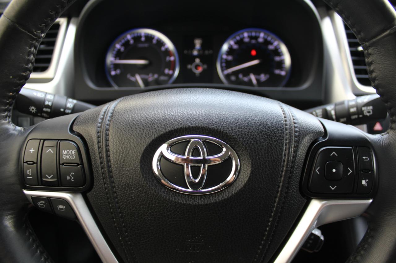 Toyota Highlander XLE FWD V6 2015