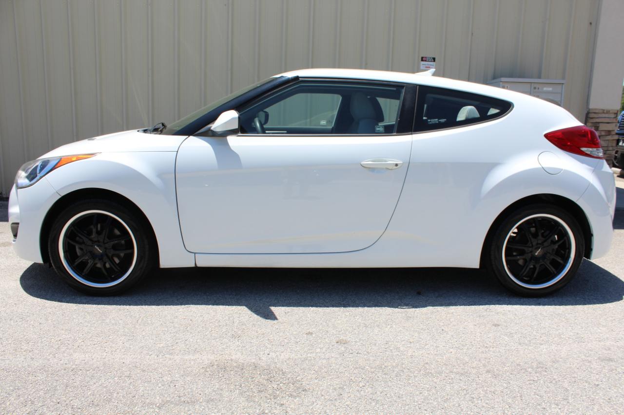 Hyundai Veloster Base 2013