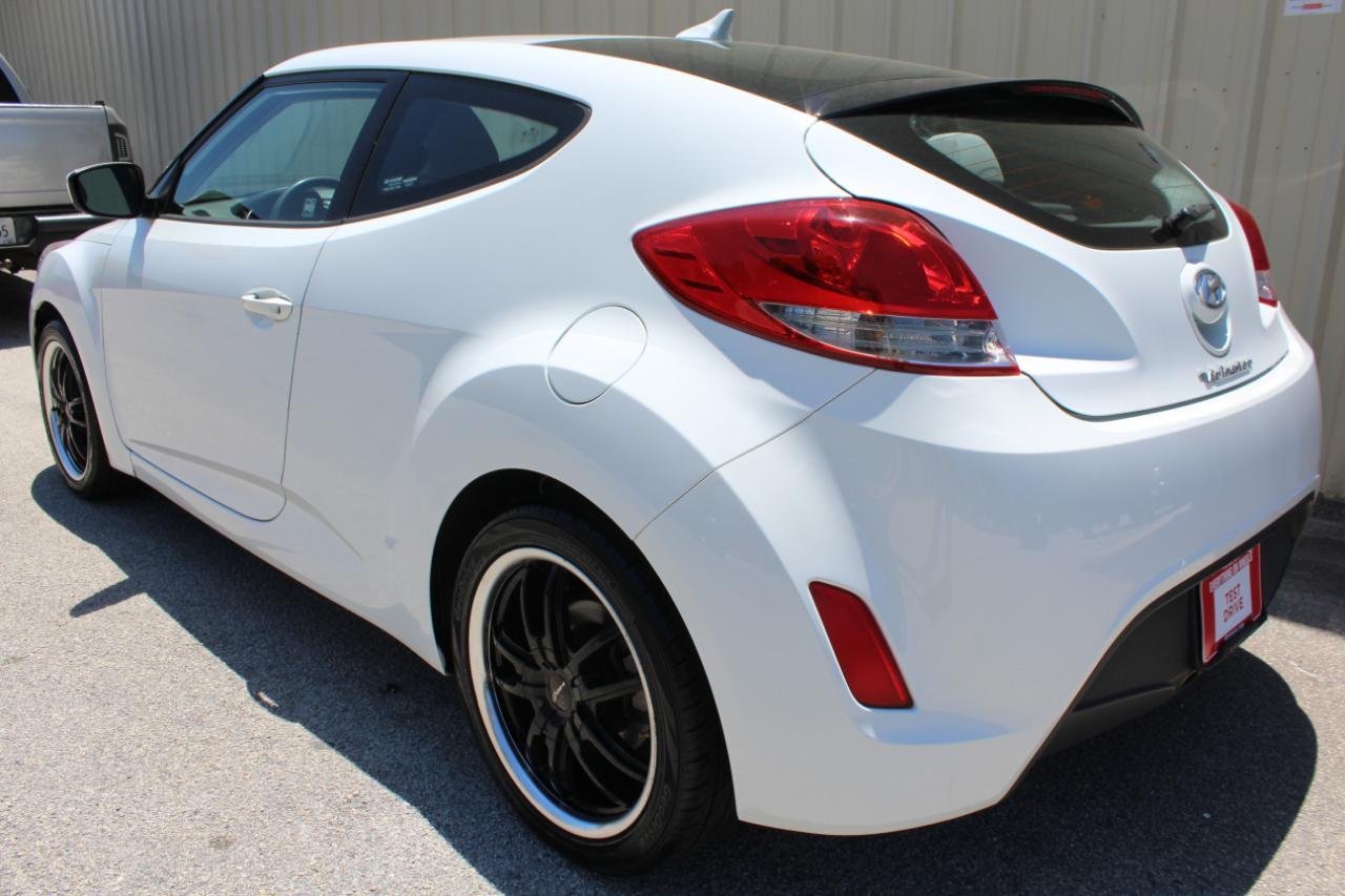 Hyundai Veloster Base 2013