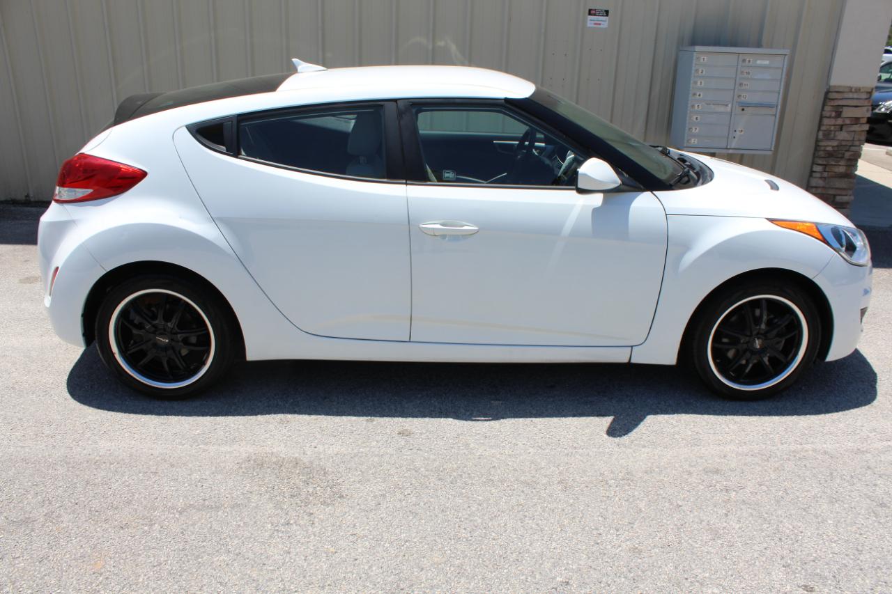 Hyundai Veloster Base 2013