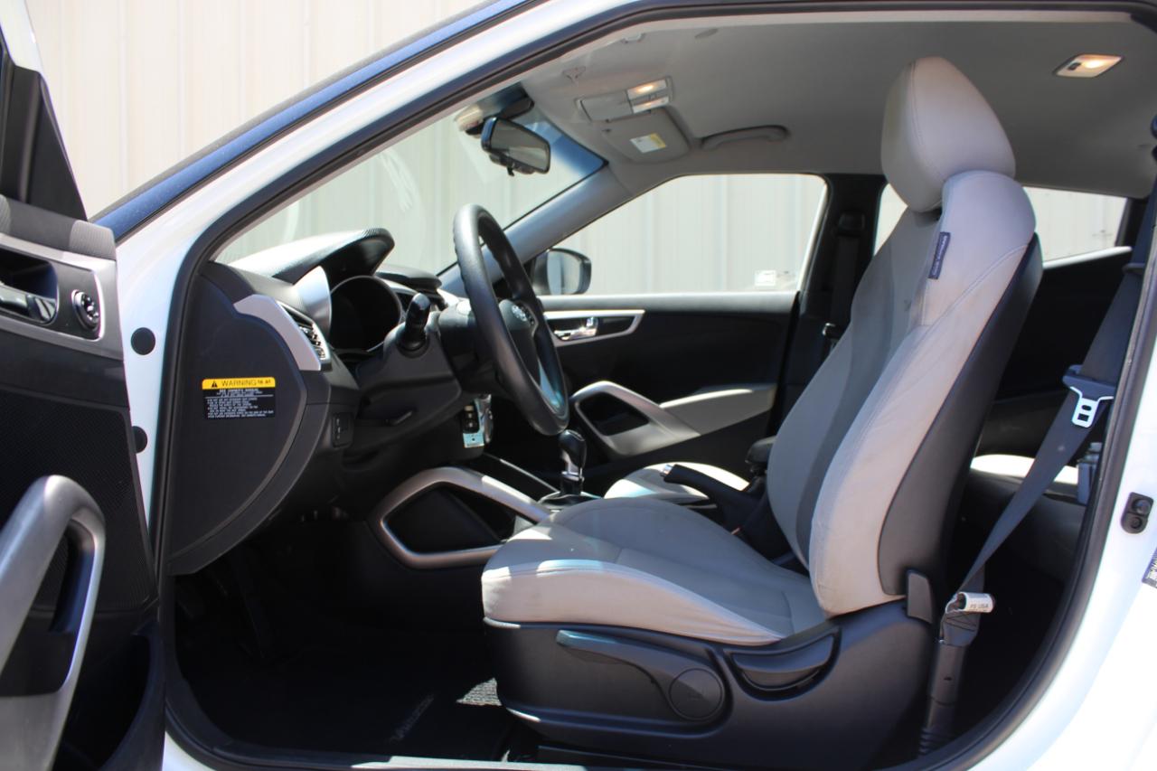 Hyundai Veloster Base 2013