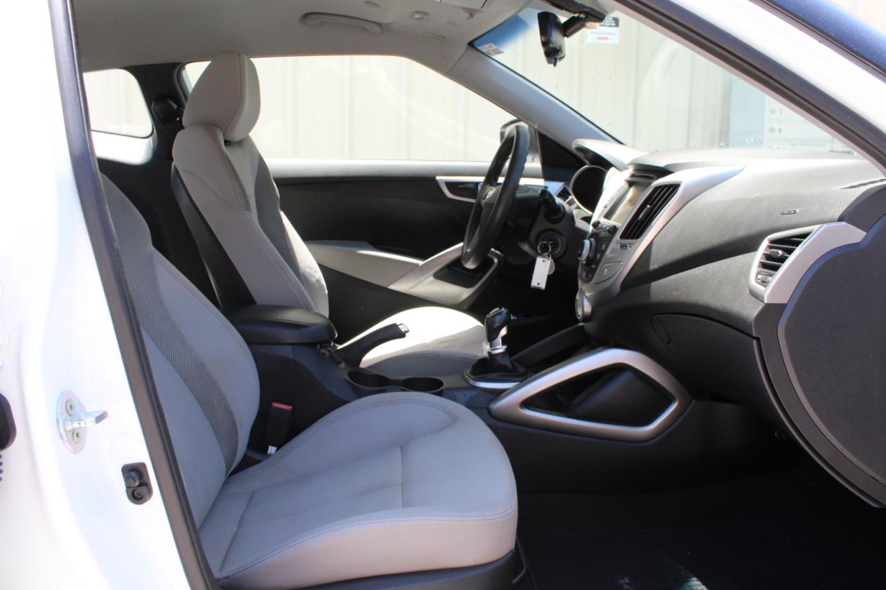 Hyundai Veloster Base 2013