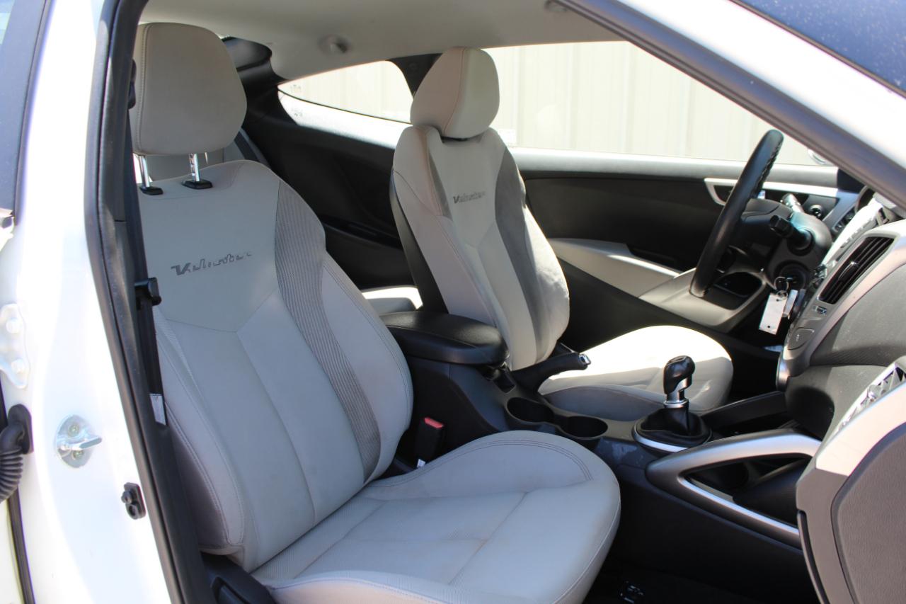 Hyundai Veloster Base 2013