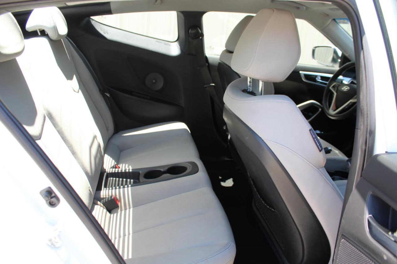 Hyundai Veloster Base 2013