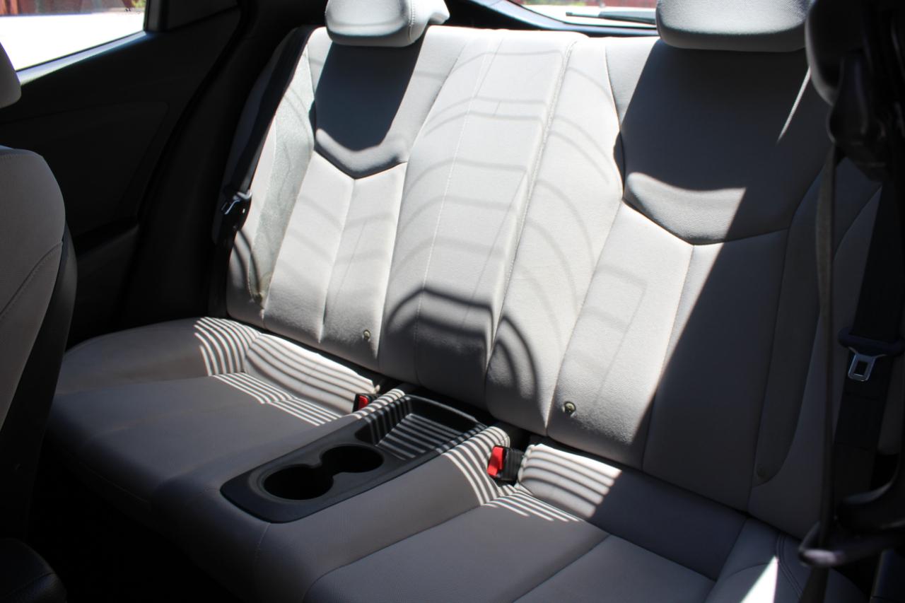 Hyundai Veloster Base 2013