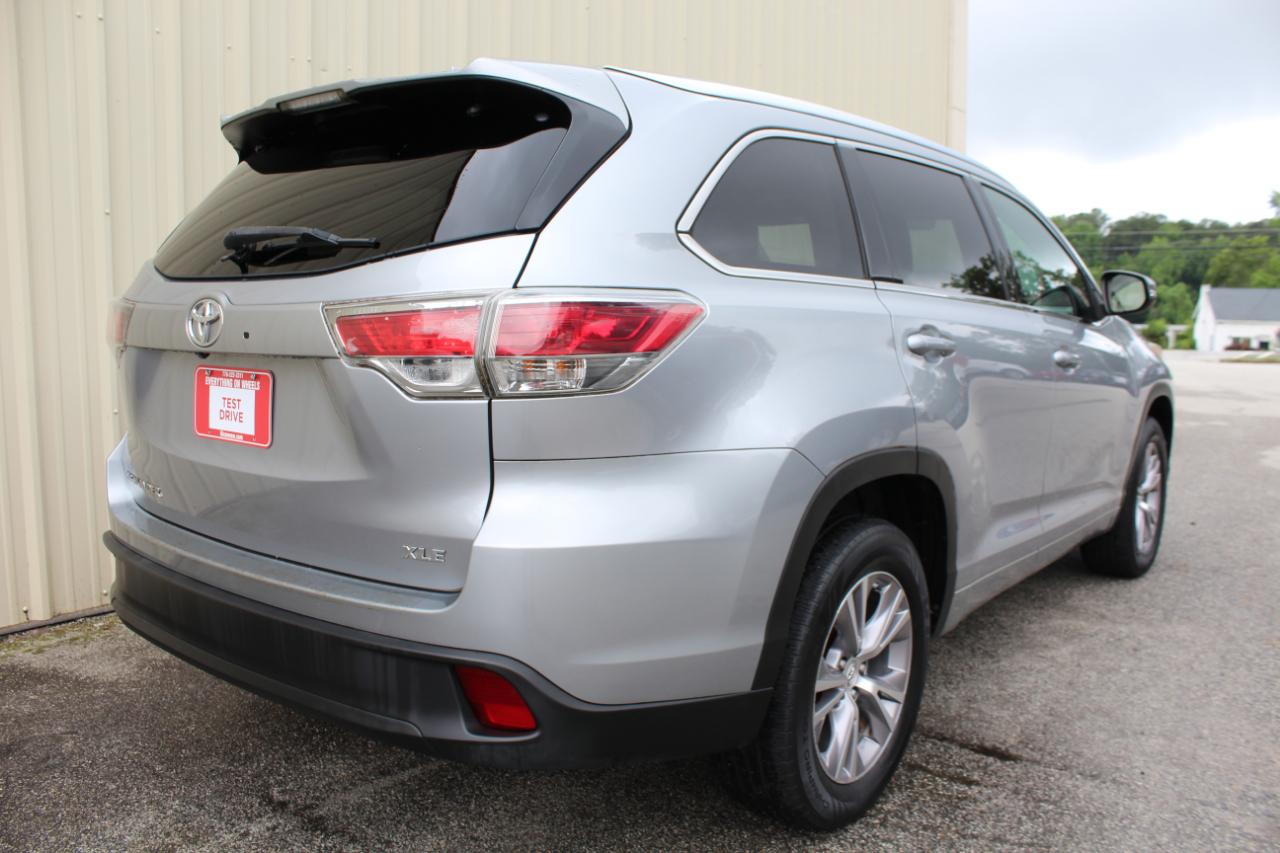 Toyota Highlander XLE FWD V6 2015