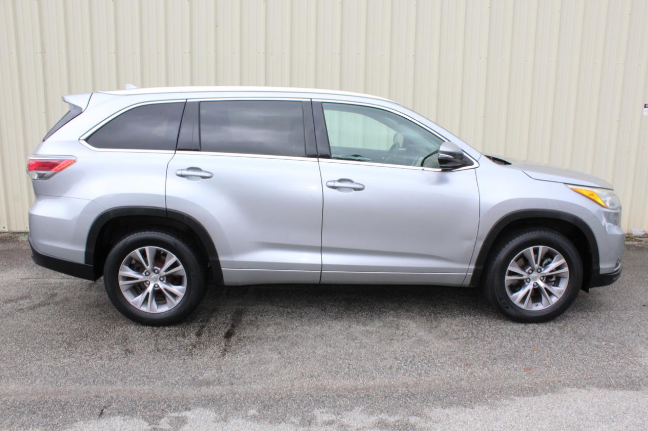 Toyota Highlander XLE FWD V6 2015