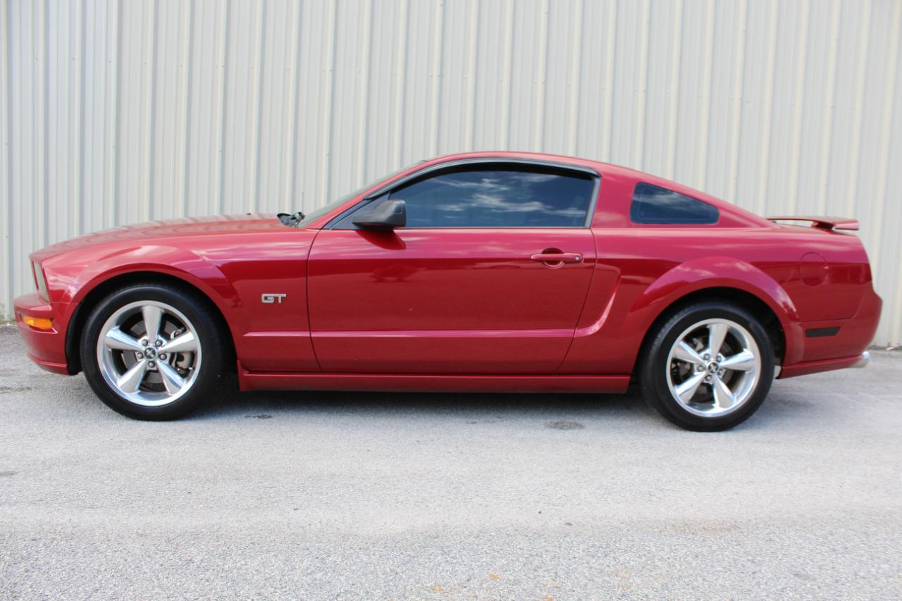 Ford Mustang GT Deluxe Coupe 2008