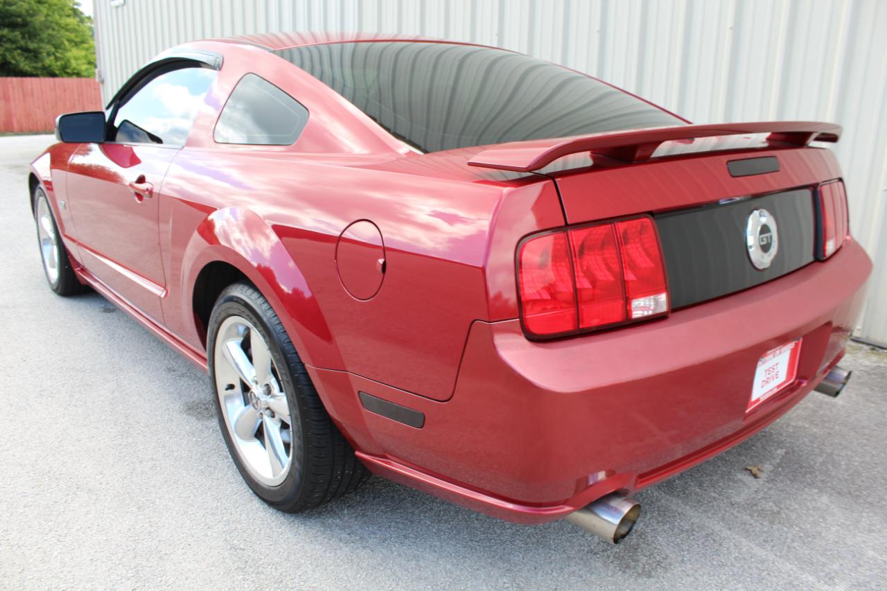 Ford Mustang GT Deluxe Coupe 2008