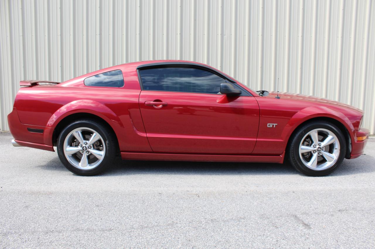 Ford Mustang GT Deluxe Coupe 2008