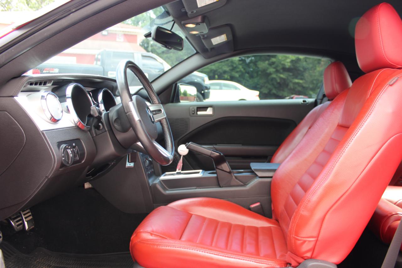 Ford Mustang GT Deluxe Coupe 2008