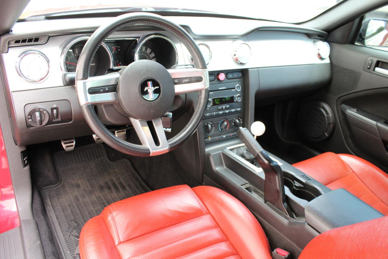 Ford Mustang GT Deluxe Coupe 2008