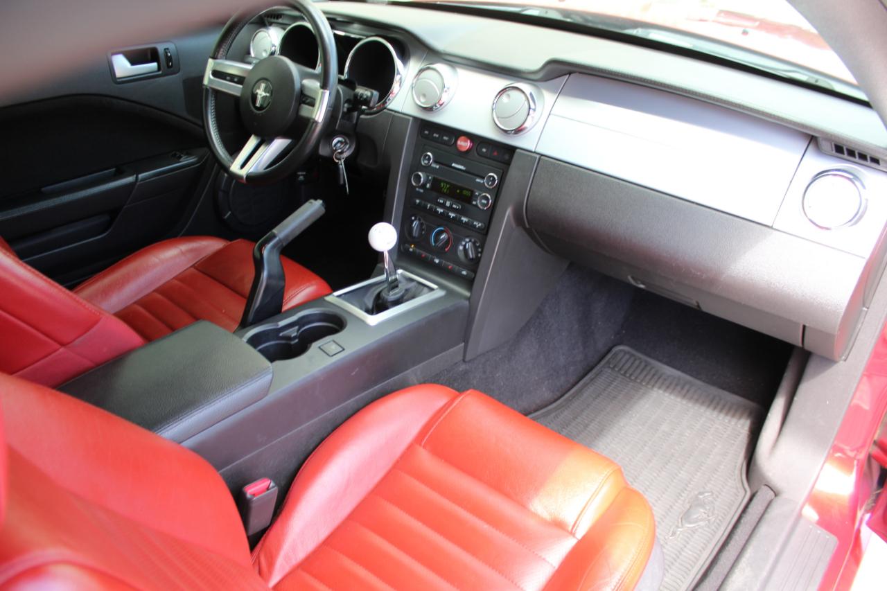Ford Mustang GT Deluxe Coupe 2008