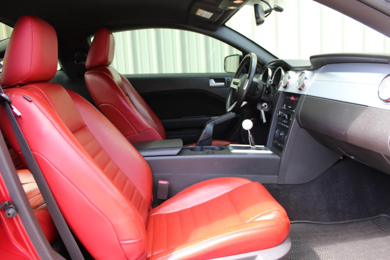Ford Mustang GT Deluxe Coupe 2008
