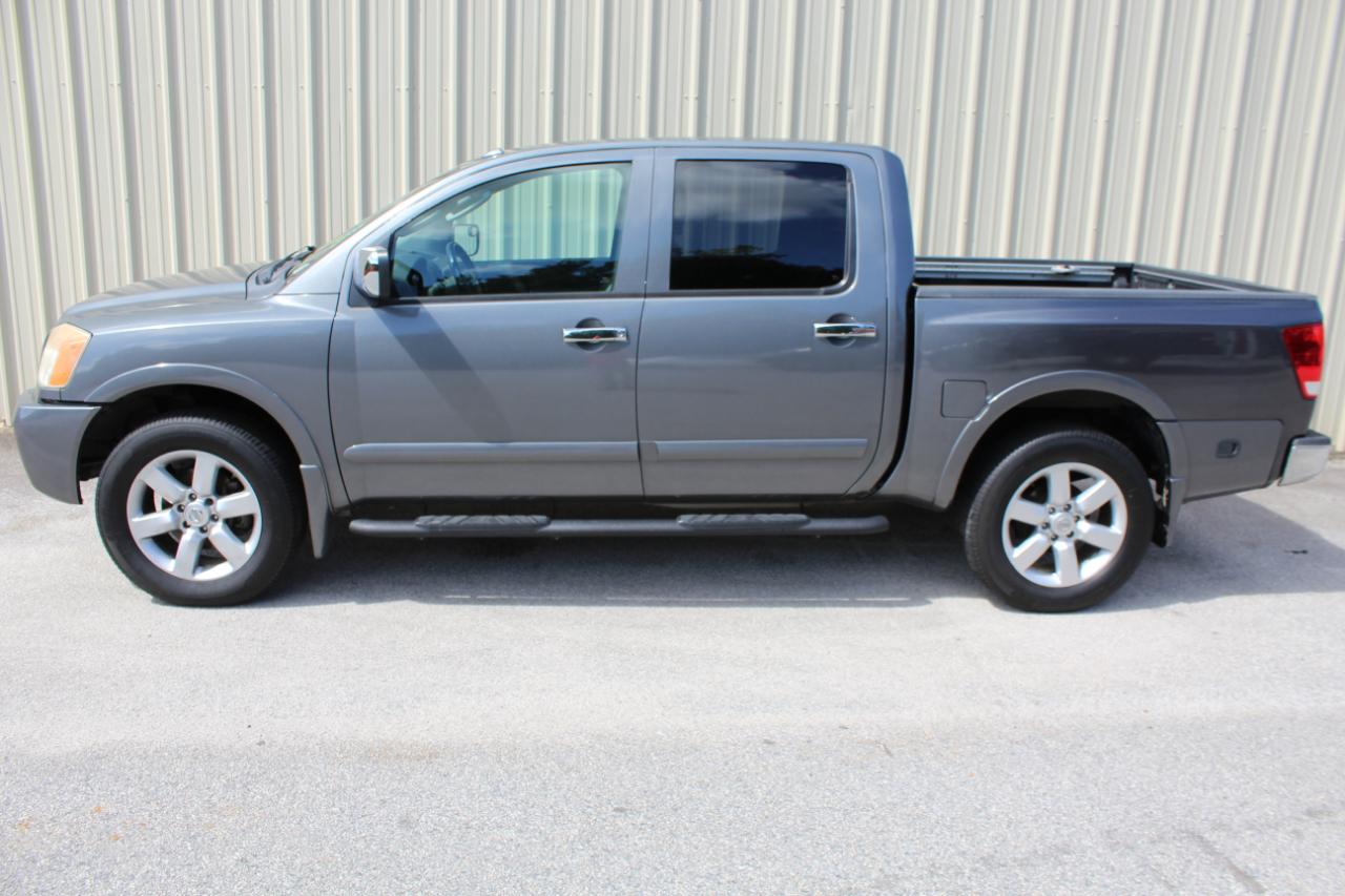 Nissan Titan SL Crew Cab 4WD 2011