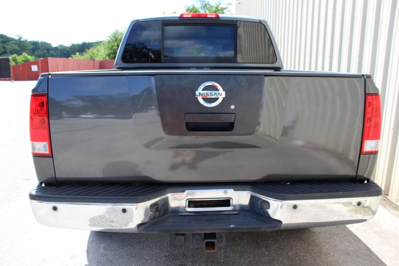 Nissan Titan SL Crew Cab 4WD 2011