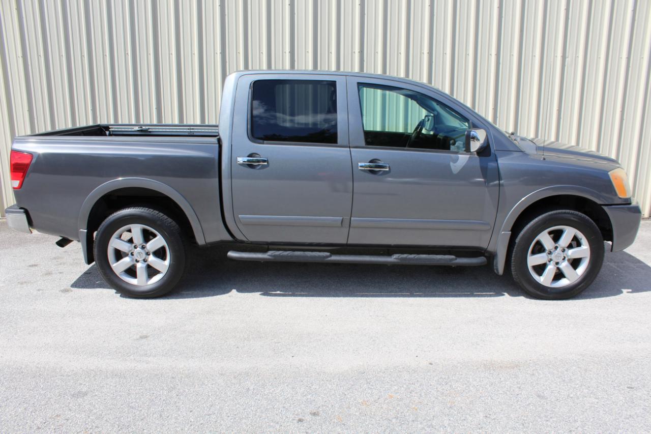 Nissan Titan SL Crew Cab 4WD 2011