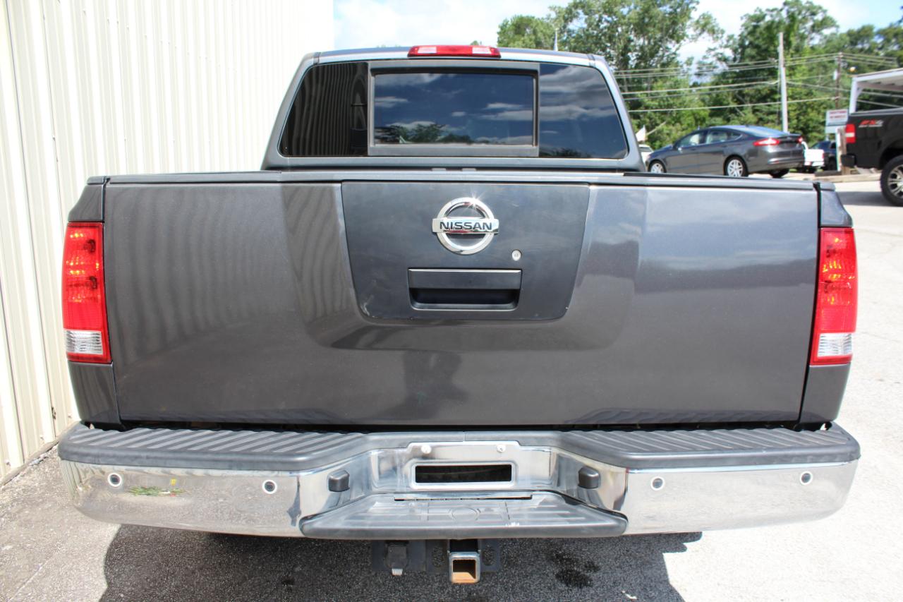 Nissan Titan SL Crew Cab 4WD 2011