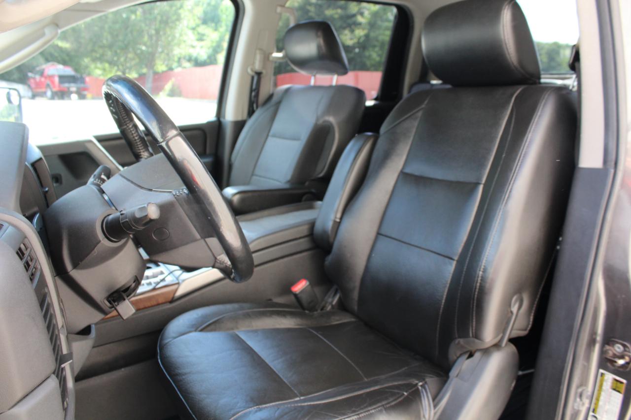 Nissan Titan SL Crew Cab 4WD 2011