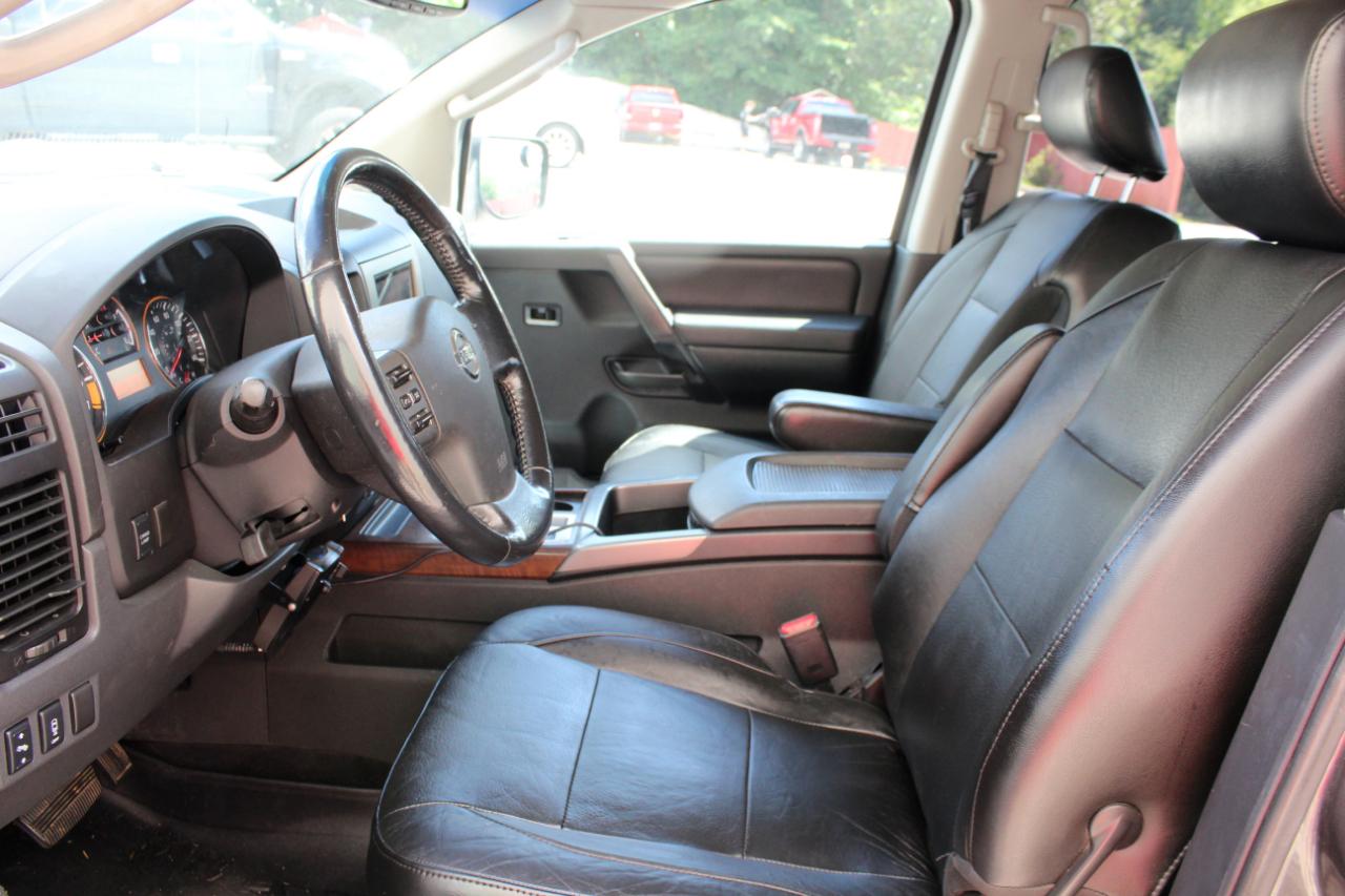 Nissan Titan SL Crew Cab 4WD 2011