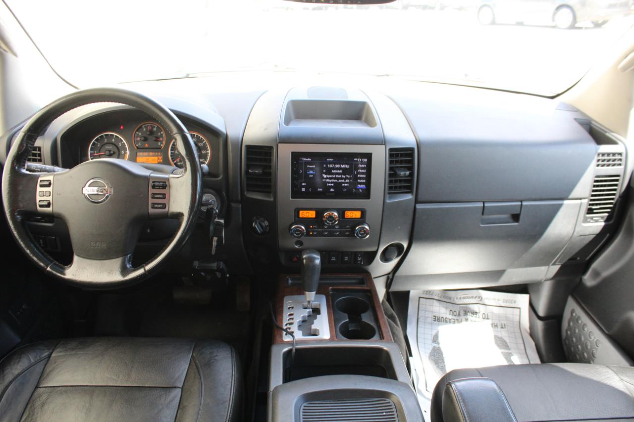 Nissan Titan SL Crew Cab 4WD 2011