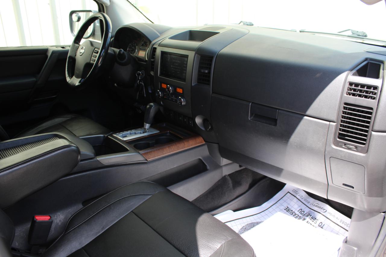 Nissan Titan SL Crew Cab 4WD 2011
