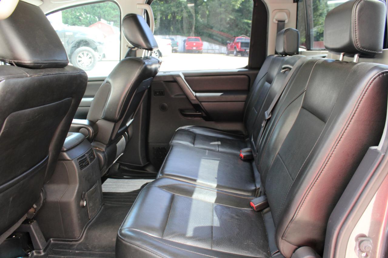 Nissan Titan SL Crew Cab 4WD 2011