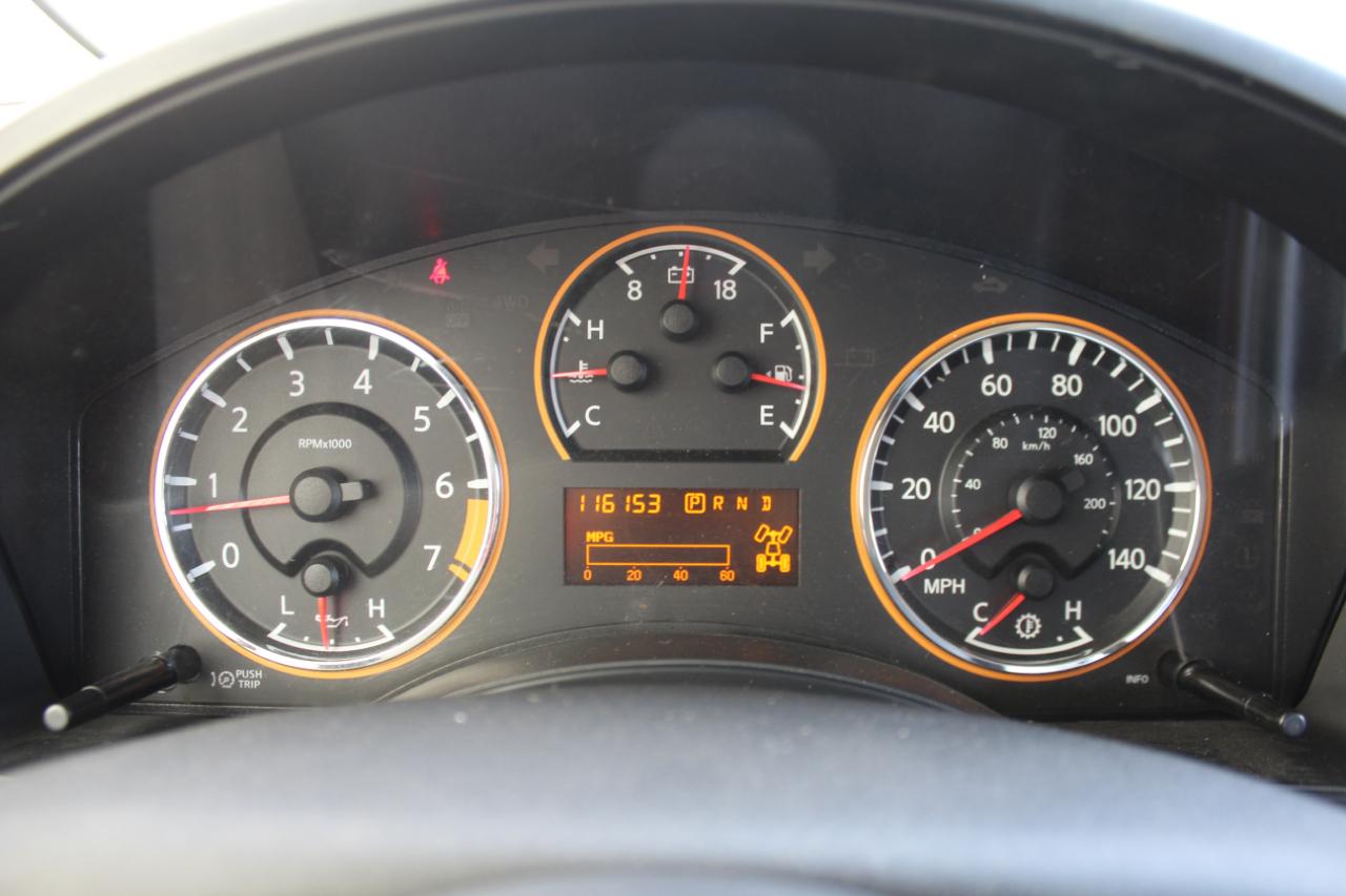 Nissan Titan SL Crew Cab 4WD 2011