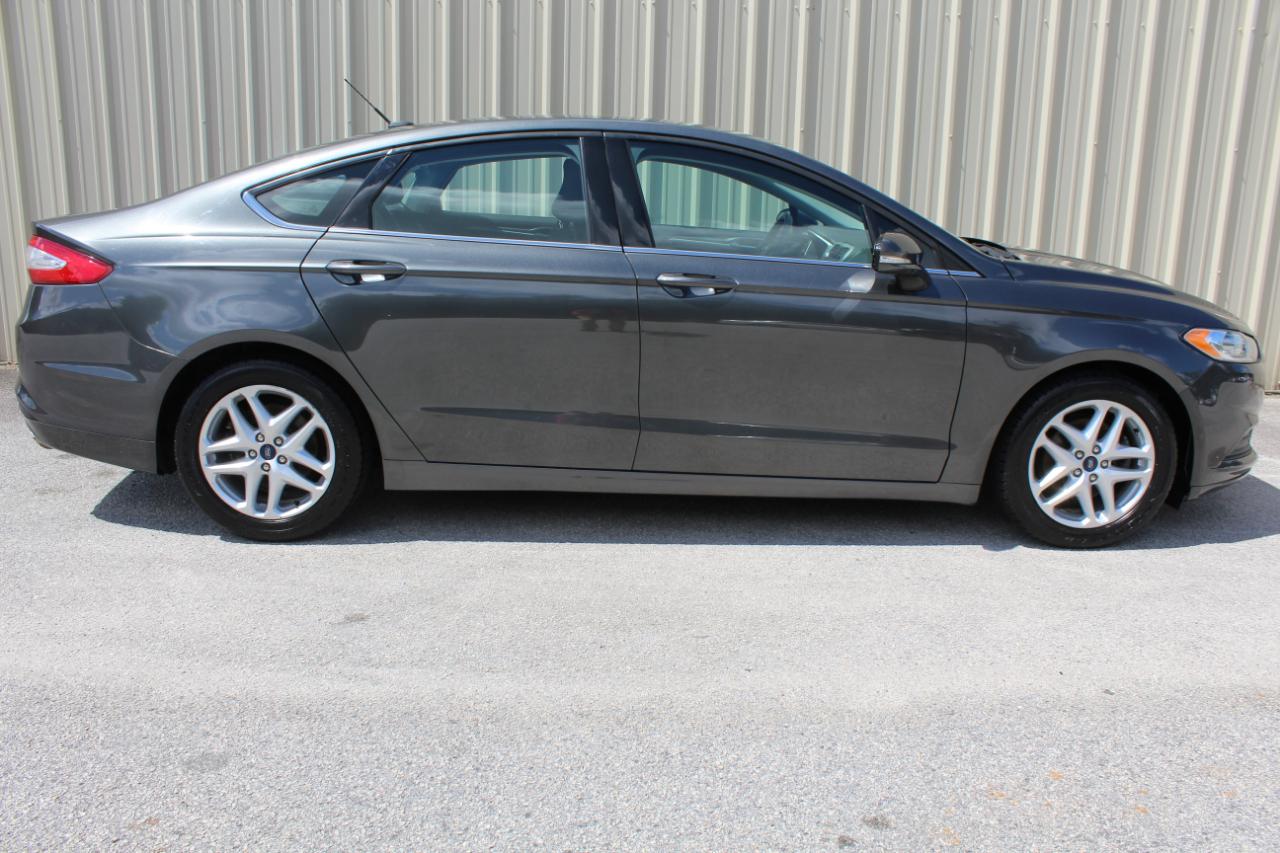Ford Fusion SE 2016