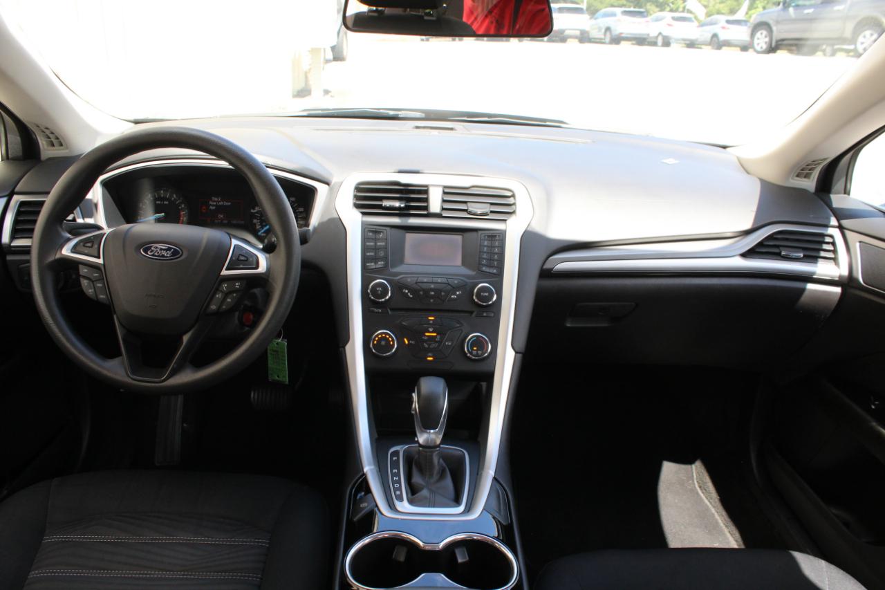 Ford Fusion SE 2016