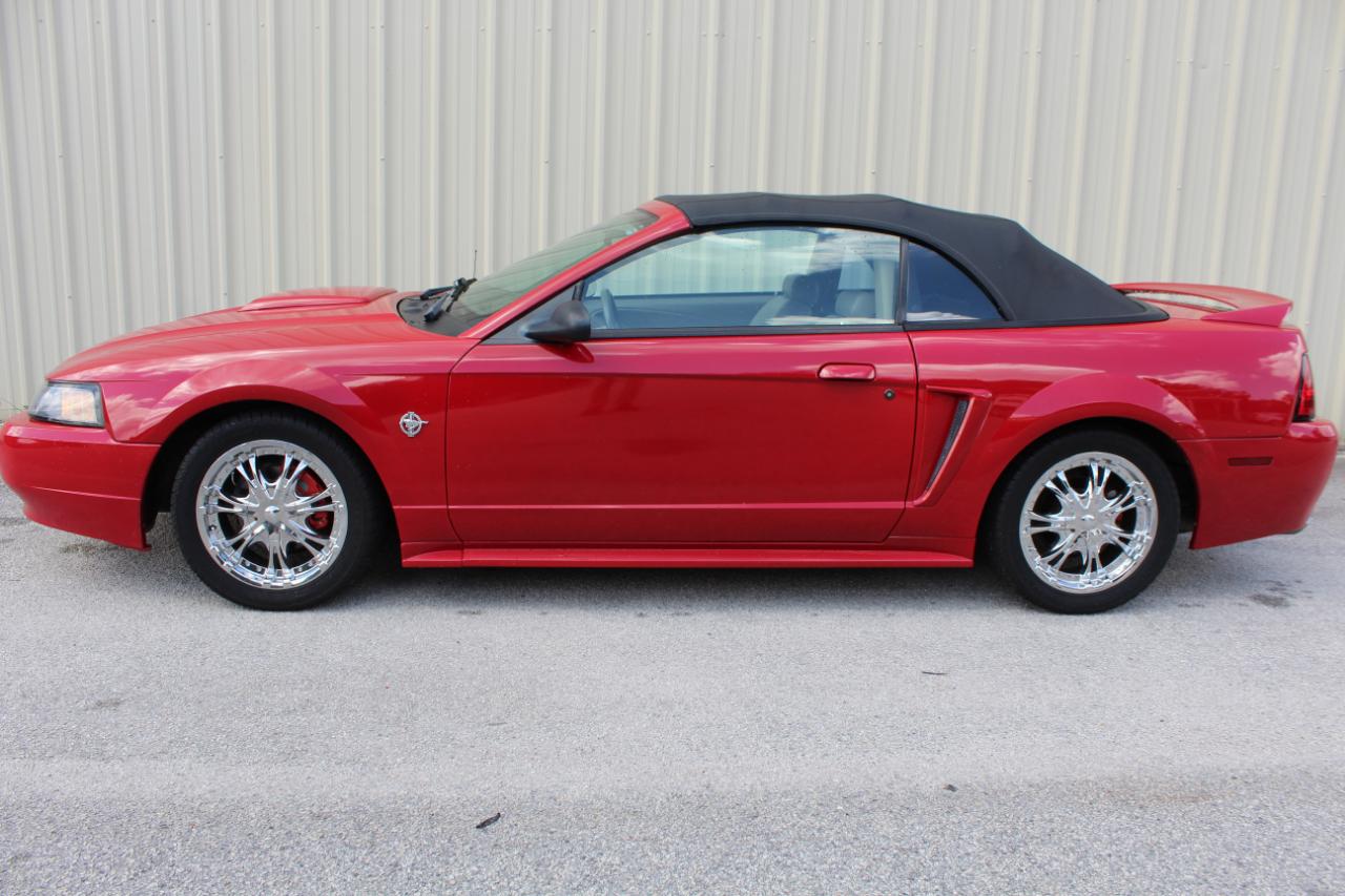 Ford Mustang GT convertible 1999