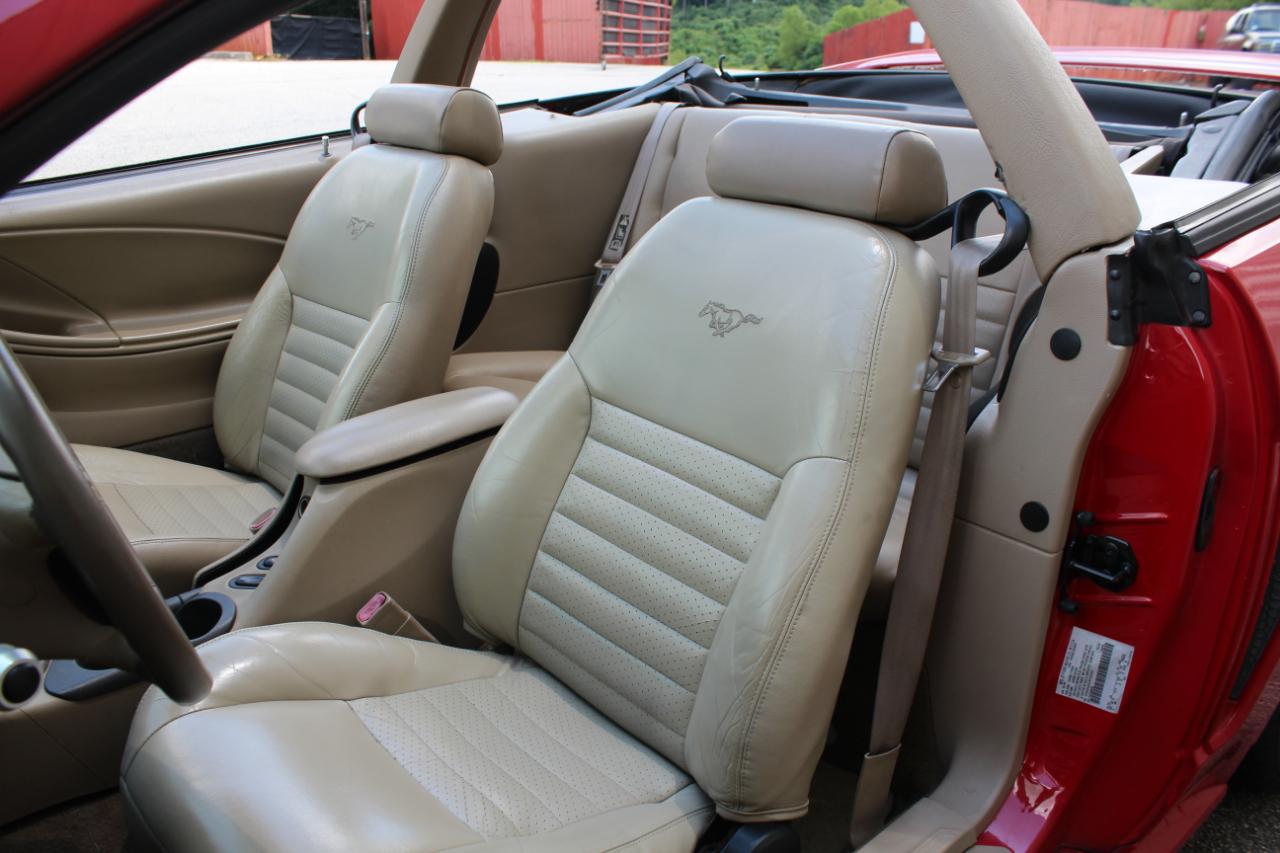 Ford Mustang GT convertible 1999