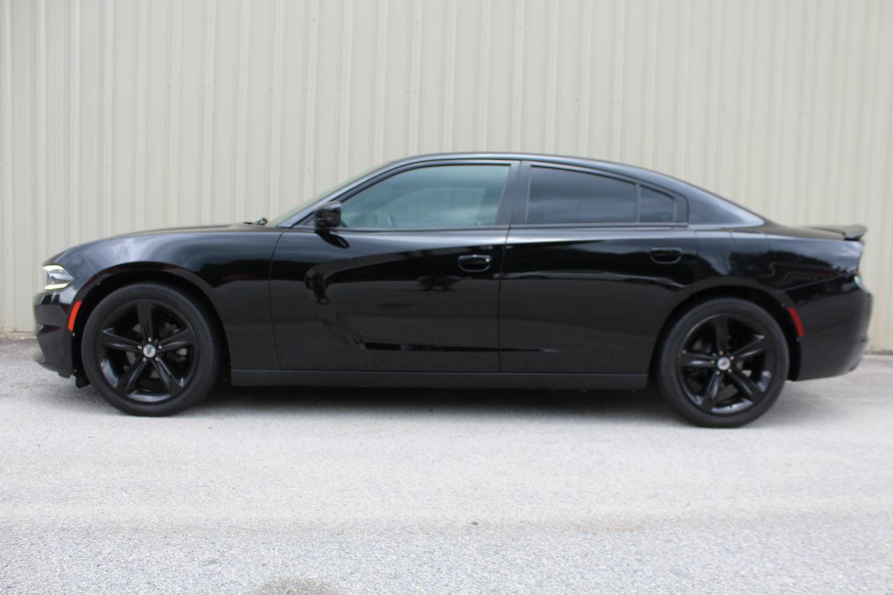 Dodge Charger SE 2017