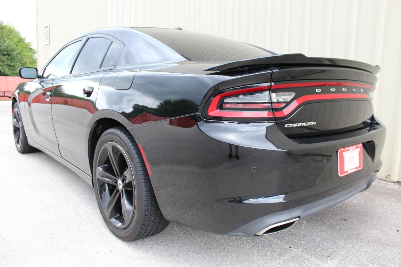 Dodge Charger SE 2017